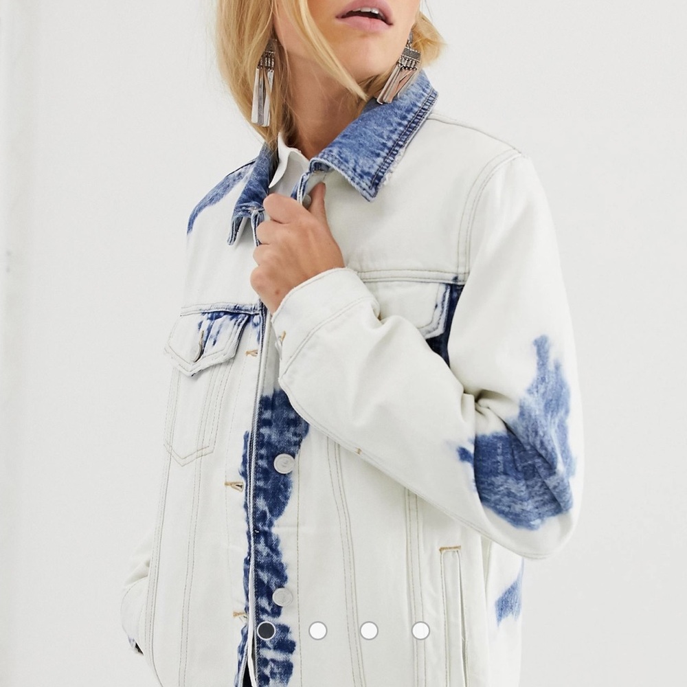 Blank NYC white and blue denim jacket in size xs (fits up to size 6)